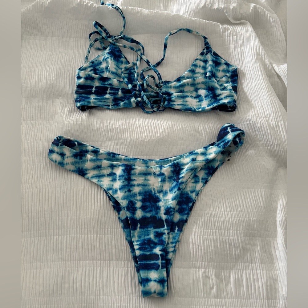 Bikini - Picture 2 of 2